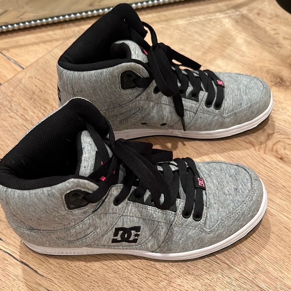 DC womens rebound hightop shoes, size 7.5